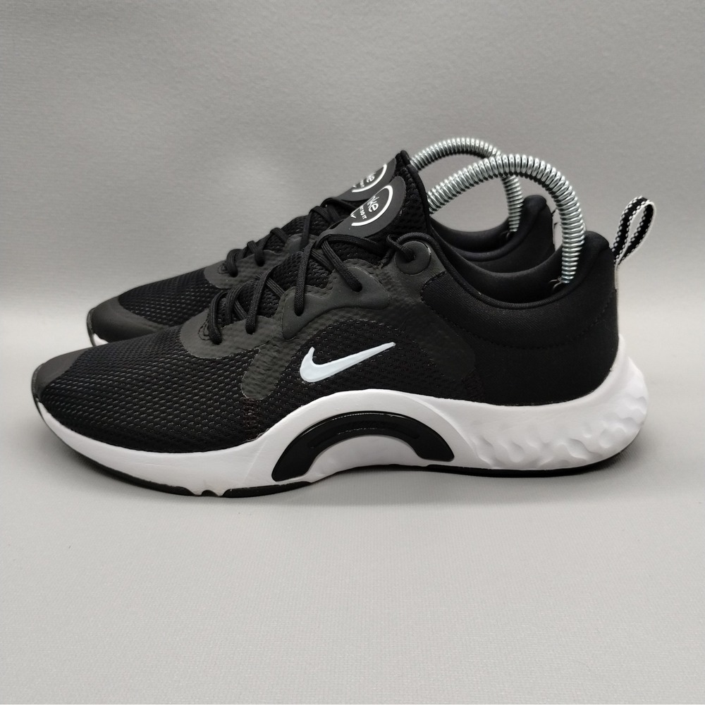 Nike Renew In Season TR 11 Cross Training Sneakers Womens Size 8.5 Black White